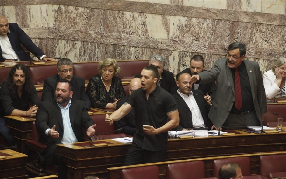 Βουλή - Επεισόδιο με Γ. Λαγό - Χρυσή Αυγή. 