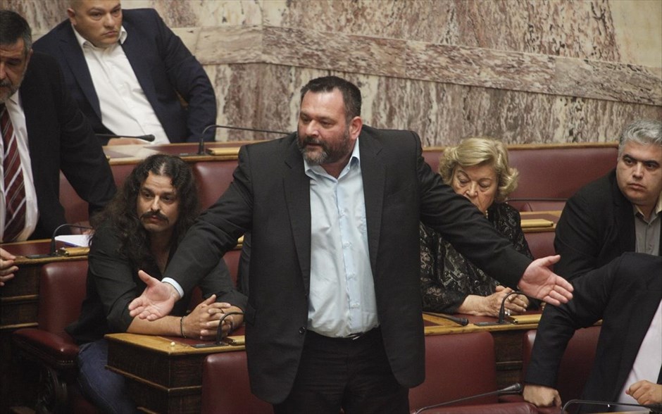 Βουλή - Επεισόδιο με Γ. Λαγό - Χρυσή Αυγή. 