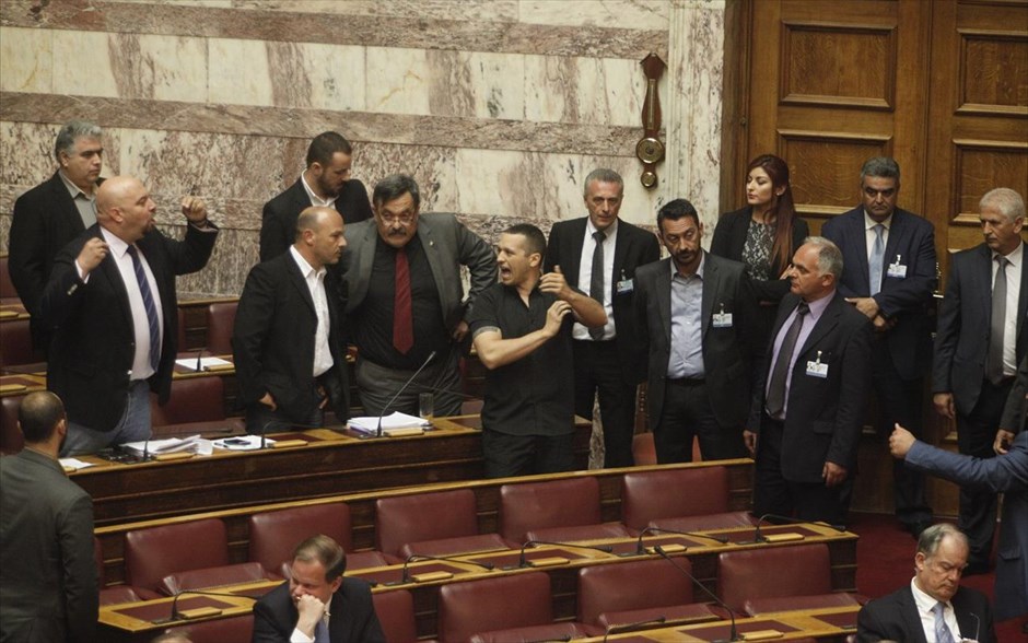 Βουλή - Επεισόδιο με Γ. Λαγό - Χρυσή Αυγή. 