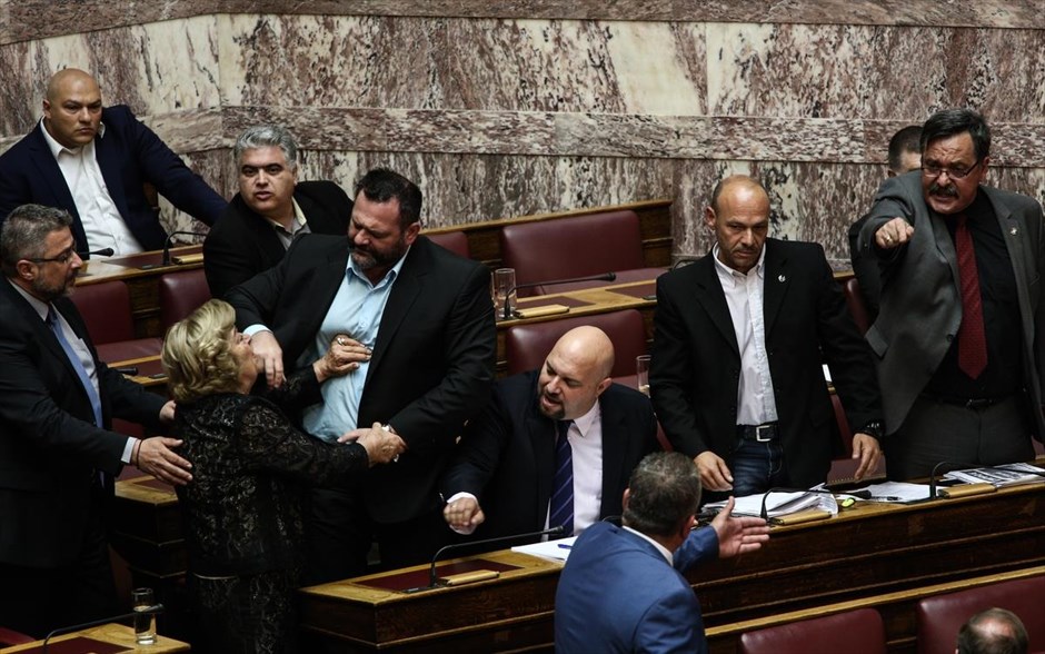 Βουλή - Επεισόδιο με Γ. Λαγό - Χρυσή Αυγή. 