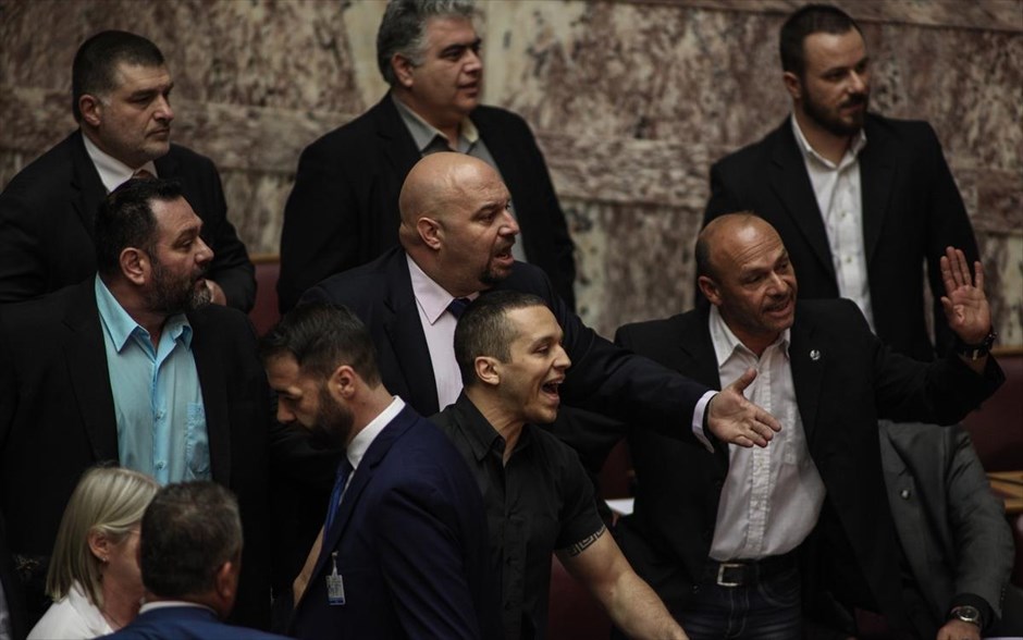 Βουλή - Επεισόδιο με Γ. Λαγό - Χρυσή Αυγή. 