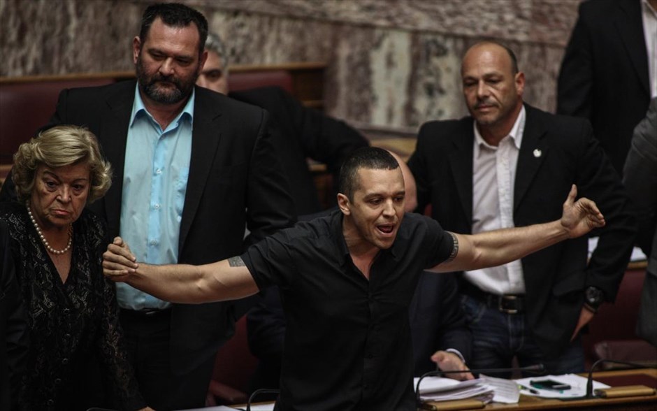 Βουλή - Επεισόδιο με Γ. Λαγό - Χρυσή Αυγή. 