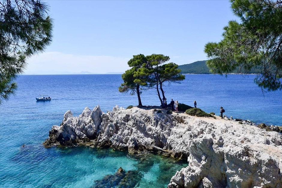 Γάμος στη Σκόπελο. Στιγμιότυπο από γάμο στον Αμάραντο Σκοπέλου.