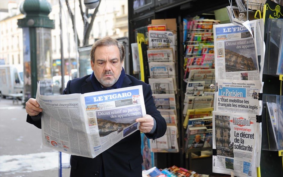 «Όλοι οι καλοί χωράνε». «Όλοι οι καλοί χωράνε»: Σε μια Γαλλία που περνά έναν χειμώνα χειρότερο από ποτέ, μας μεταφέρει το δράμα της Αλεξάντρα Λεκλέρ. Η κυβέρνηση δημοσιεύει έναν νόμο, που υποχρεώνει τους πολίτες να φιλοξενούν στα σπίτια τους, κατά τη διάρκεια του ψυχρού χειμώνα, τους συμπολίτες τους που δεν έχουν στέγη. Κατά τη διάρκεια της «Μεγάλης Συγκατοίκησης», ένας άνεμος πανικού πνέει σε κάθε διαμέρισμα μιας συνηθισμένης πολυκατοικίας του Παρισιού. Πρωταγωνιστούν οι Καρίν Βιάρ, Ντιντιέ Μπουρντόν, Βαλερί Μπονετόν, Μισέλ Βιγιερμόζ, Ζοσιάν Μπαλασκό και Πατρίκ Τσεσνέ.