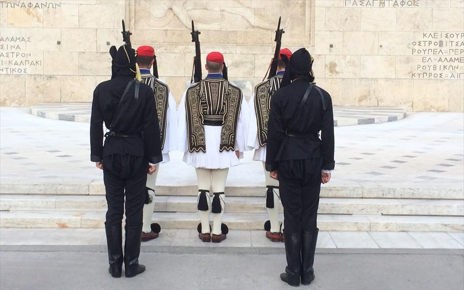 Ημέρα Μνήμης της Γενοκτονίας των Ποντίων. Συγκέντρωση για τη μνήμη των θυμάτων της γενοκτονίας του ποντιακού ελληνισμού πραγματοποίησαν το απόγευμα της Πέμπτης μπροστά στο μνημείο του Αγνώστου Στρατιώτη στο Σύνταγμα Πόντιοι με αφορμή τη συμπλήρωση 97 ετών από την 19η Μαΐου του 1919.