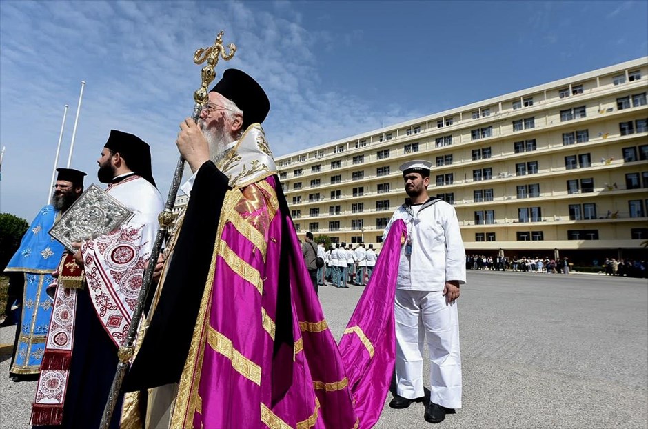 Υποδοχή της εικόνας της Παναγίας Σουμελά στο υπ. Εθνικής Άμυνας. Στιγμιότυπο από την υποδοχή της ιερής εικόνας της Παναγίας Σουμελά, με τιμές αρχηγού κράτους στο Υπουργείο Εθνικής Άμυνας.&nbsp;Η υποδοχή της εικόνας εντάσσεται στο πλαίσιο των εκδηλώσεων μνήμης για τη Γενοκτονία των Ελλήνων του Πόντου.