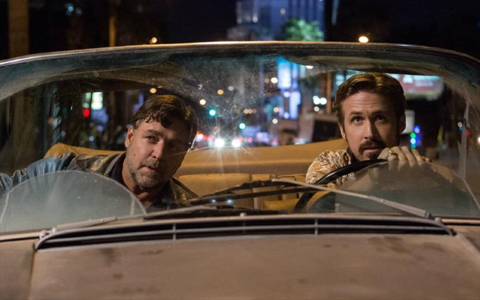 «The nice guys». «The nice guys»: Ένας ντετέκτιβ κι ένας μπράβος αναγκάζονται να συνεργαστούν, για να λύσουν την υπόθεση μιας αγνοούμενης κοπέλας και τον φαινομενικά ασύνδετο θάνατο μιας πορνοστάρ, στην κωμική νουάρ περιπέτεια μυστηρίου του Σέιν Μπλακ, με τους - βραβευμένους με Όσκαρ - Ράσελ Κρόου και Κιμ Μπάσιντζερ, τον - υποψήφιο για Όσκαρ - Ράιαν Γκόσλινγκ και τον Ματ Μπόουμερ. Κατά τη διάρκεια της έρευνάς τους, οι δύο άνδρες αποκαλύπτουν μια σοκαριστική συνομωσία, που φτάνει στους υψηλότερους κύκλους εξουσίας.