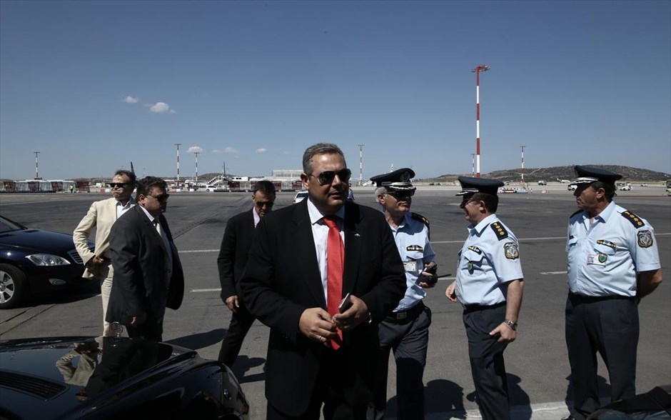 Καμμένος - Άφιξη Πούτιν. Ο Υπ. Άμυνας Πάνος Καμμένος στο αεροδρόμιο Ελευθέριος Βενιζέλος κατά την διάρκεια αναμονής για την άφιξη του Ρώσου Προέδρου.