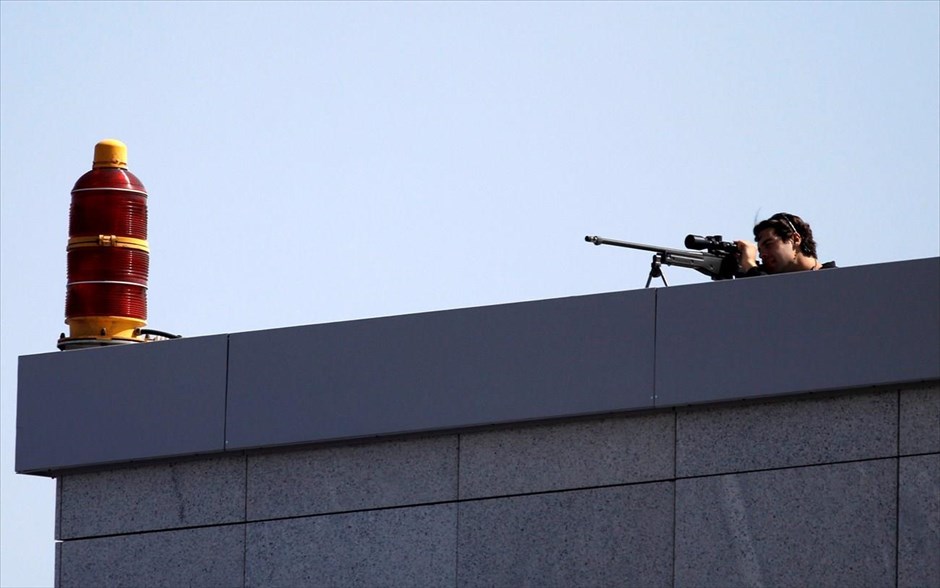 Άφιξη Πούτιν - μέτρα ασφαλείας. Σνάιπερς σε οροφές κτηρίων της Αθήνας.