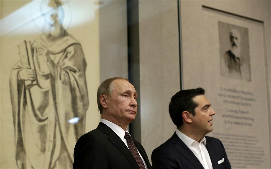 Βλαντιμίρ Πούτιν - Αλέξης Τσίπρας - Βυζαντινό Μουσείο. Στο Βυζαντινό και Χριστιανικό μουσείο μετέβησαν ο Βλ. Πούτιν και ο Αλ. Τσίπρας προκειμένου να ξεναγηθούν στις μόνιμες εκθέσεις. Μπροστά από την εικόνα «Ανάληψη» του Ρώσου δημιουργού Αγ. Ανδρέου Ρουμπλιόφ, μαθητή του Θεοφάνη στην Κωνσταντινούπολη, εγκαινίασαν την έκθεση στο πλαίσιο του αφιερωματικού έτους των Ελληνορωσικών σχέσεων.