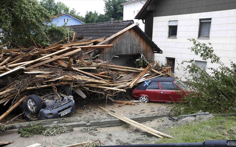 Πλημμύρες - Γερμανία. Μεγάλες καταστροφές προκάλεσαν οι πλημμύρες στο χωριό Simbach am Inn που βρίσκεται ανατολικά του Μονάχου στη Γερμανία.