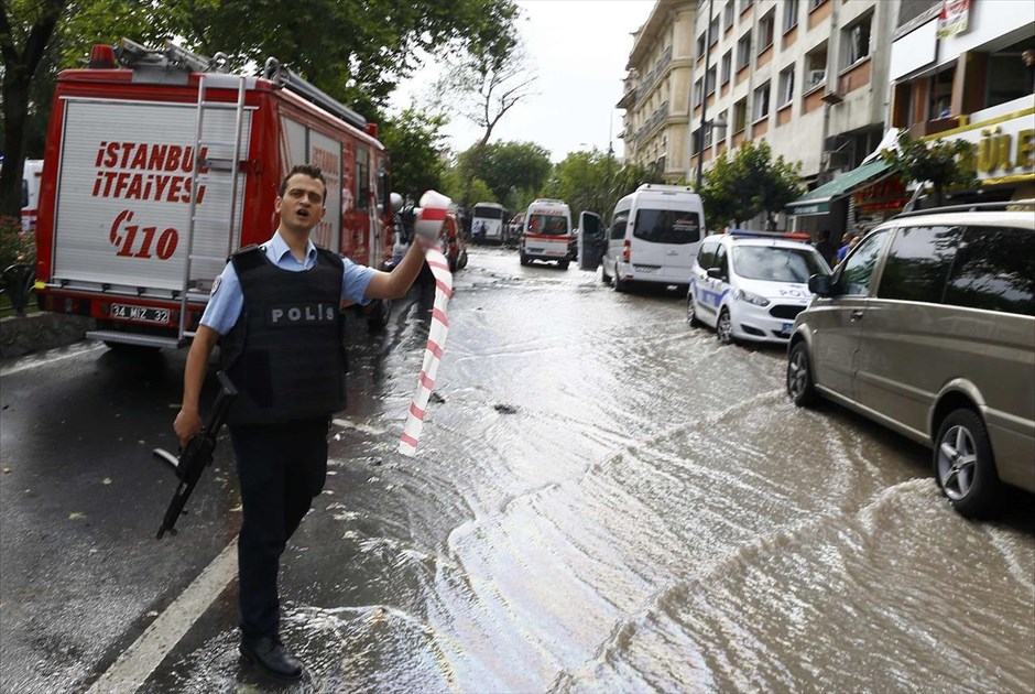Κωνσταντινούπολη - Έκρηξη σε κοντά σε στάση λεωφορείων - Τουρκία. 