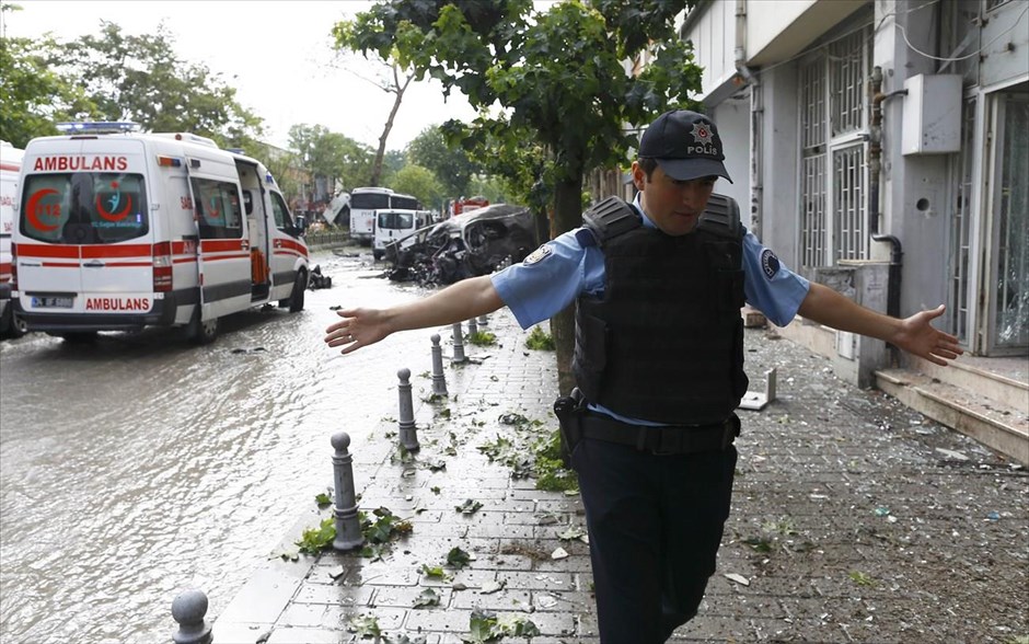 Κωνσταντινούπολη - Έκρηξη σε κοντά σε στάση λεωφορείων - Τουρκία. 