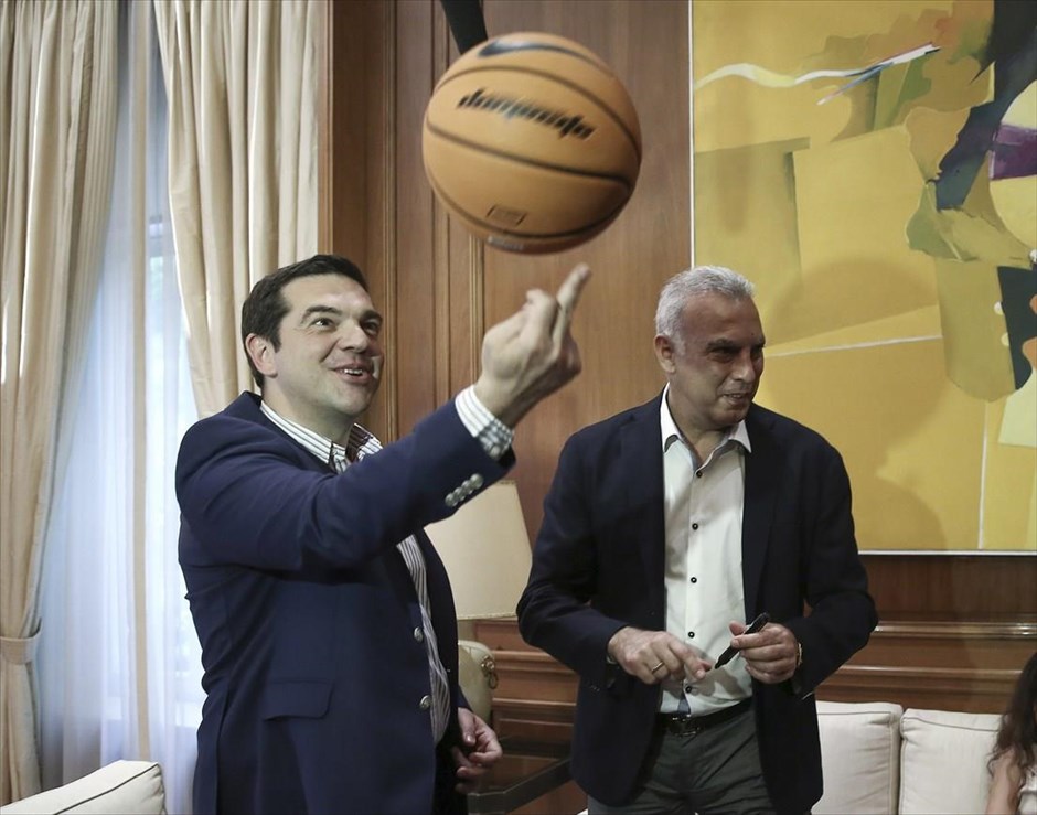 Συνάντηση του Αλ. Τσίπρα με τον Ν. Γκάλη στο Μ. Μαξίμου. Στιγμιότυπο από τη συνάντηση του πρωθυπουργού, Αλέξη Τσίπρα με τον Νίκο Γκάλη, στο Μέγαρο Μαξίμου.
