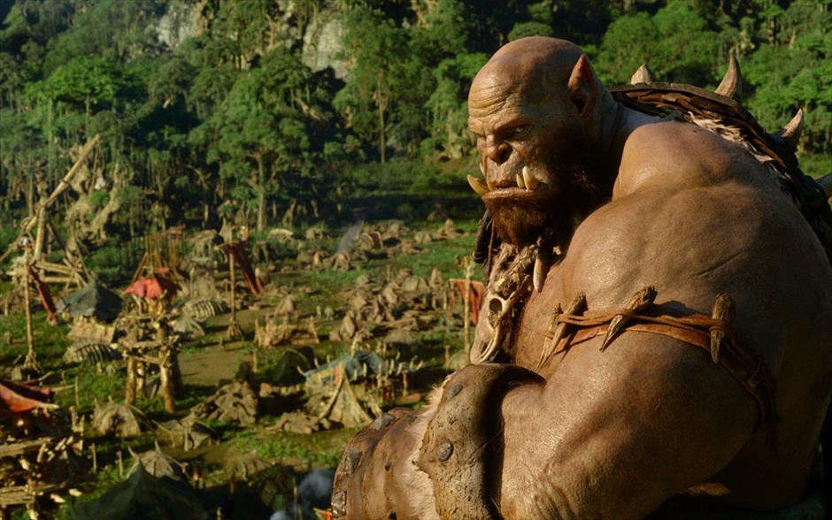 «Warcraft: Η σύγκρουση δύο κόσμων». «Warcraft: Η σύγκρουση δύο κόσμων»: Ο γιος του θρυλικού Ντέιβιντ Μπόουι, Ντάνκαν Τζόουνς, σκηνοθετεί μια εντυπωσιακή τρισδιάστατη περιπέτεια φαντασίας, η οποία αποτελεί την πρώτη κινηματογραφική μεταφορά της ομώνυμης σειράς παιχνιδιών της Blizzard, που έχει εκατομμύρια φανατικούς παίκτες ανά τον κόσμο.