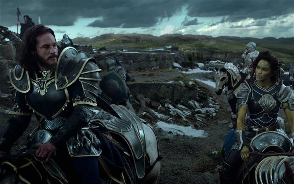 «Warcraft: Η σύγκρουση δύο κόσμων». «Warcraft: Η σύγκρουση δύο κόσμων»: Ο γιος του θρυλικού Ντέιβιντ Μπόουι, Ντάνκαν Τζόουνς, σκηνοθετεί μια εντυπωσιακή τρισδιάστατη περιπέτεια φαντασίας, η οποία αποτελεί την πρώτη κινηματογραφική μεταφορά της ομώνυμης σειράς παιχνιδιών της Blizzard, που έχει εκατομμύρια φανατικούς παίκτες ανά τον κόσμο.