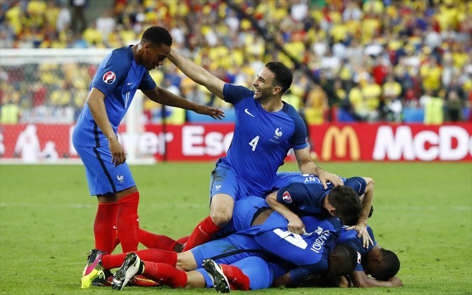 France v Romania - EURO 2016 - Group A. Η Γαλλία πανηγυρίζει για το δεύτερο γκολ που της χάρισε τη νίκη.