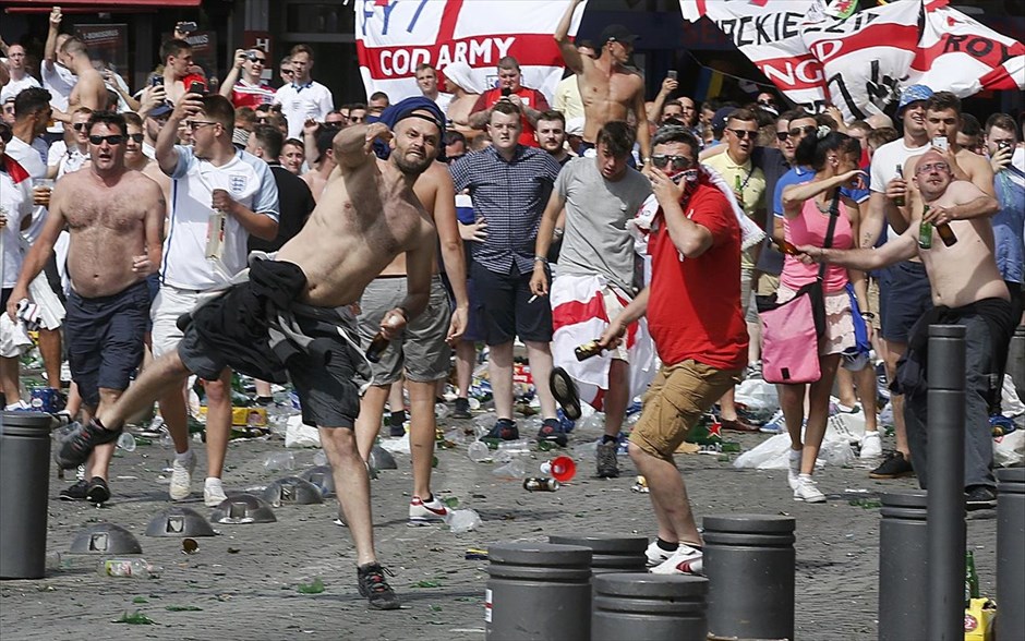 Euro 2016 - επεισόδια μεταξύ φιλάθλων στη Μασσαλία. 