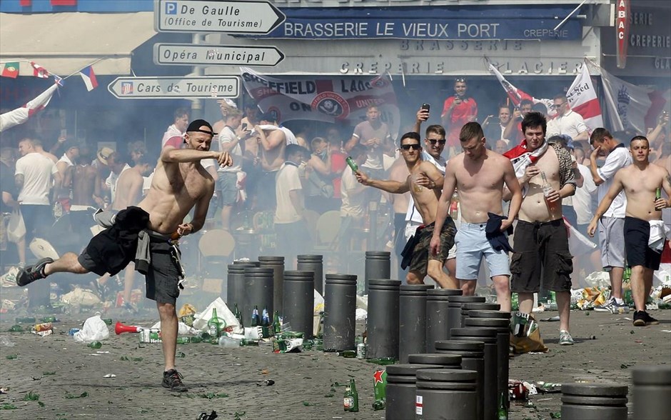 Euro 2016 - επεισόδια μεταξύ φιλάθλων στη Μασσαλία. 