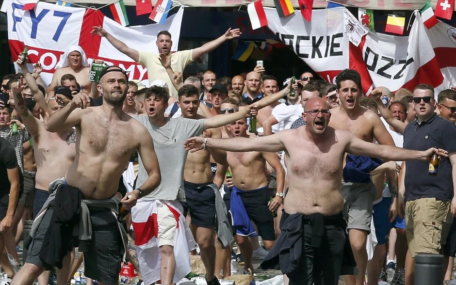 Euro 2016 - επεισόδια μεταξύ φιλάθλων στη Μασσαλία - Αγγλοι - Ρώσοι οπαδοί. 