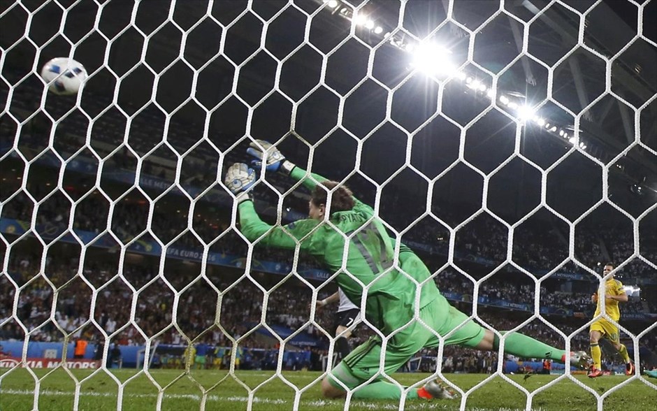 EURO 2016 - Γερμανία - Ουκρανία. Το γκολ του Σβαϊνστάιγκερ.