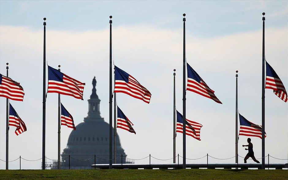 Ορλάντο - Θρήνος για τα θύματα. Μεσίστιες οι σημαίες στην Ουάσινγκτον.