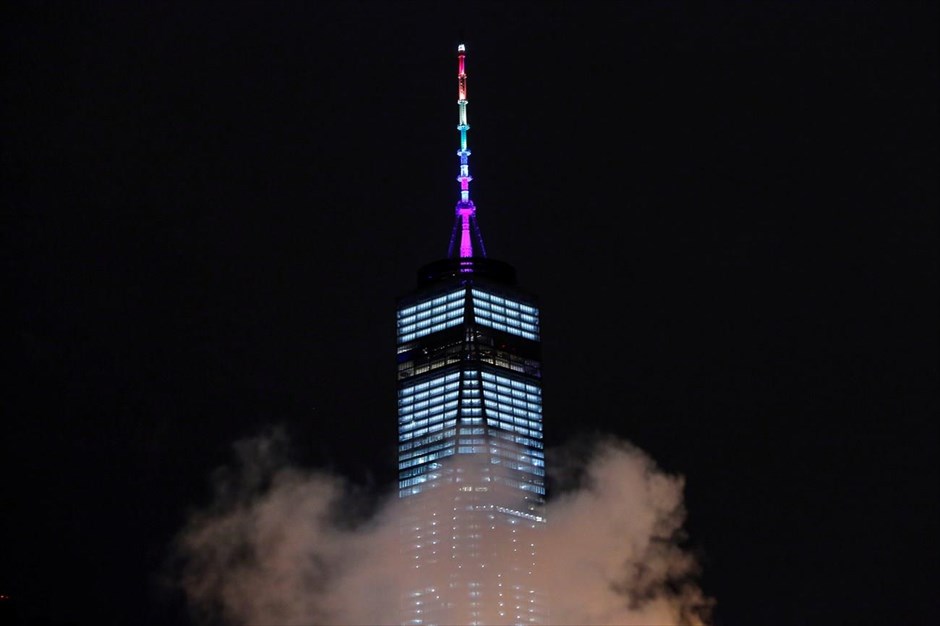 Ορλάντο - Θρήνος για τα θύματα. Ο πύργος του One World Trade Center, στη Νέα Υόρκη.