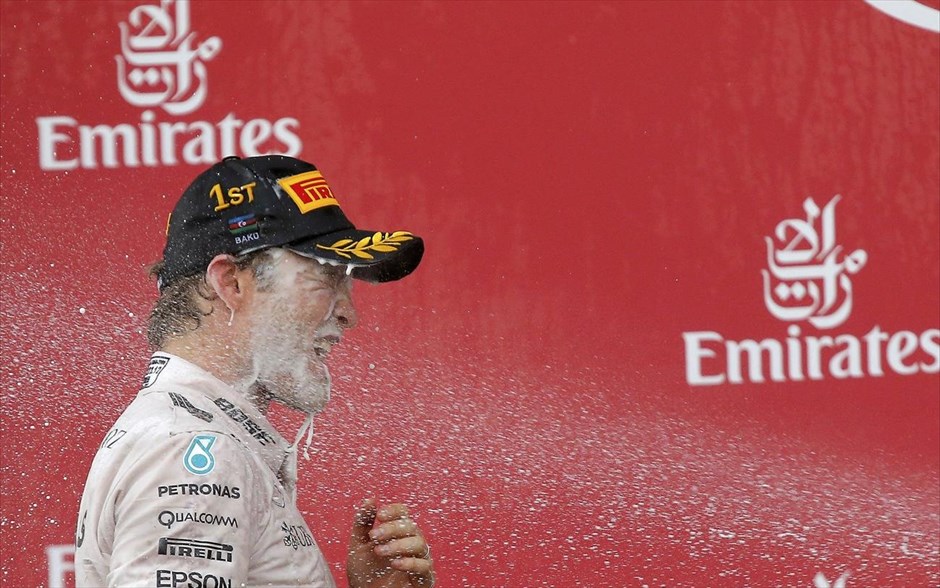 Formula 1: Πρώτος ο Ρόσμπεργκ στο Μπακού. Την πέμπτη νίκη του στο φετινό Παγκόσμιο Πρωτάθλημα της Φόρμουλα Ένα πανηγύρισε ο Νίκο Ρόσμπεργκ, στο γκραν πρι Ευρώπης, που διεξήχθη για πρώτη φορά φέτος στο Μπακού του Αζερμπαϊτζάν.