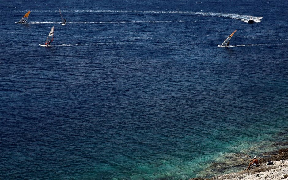 Στιγμιότυπο από παραλία της Αττικής. Στιγμιότυπο από παραλία της Αττικής.