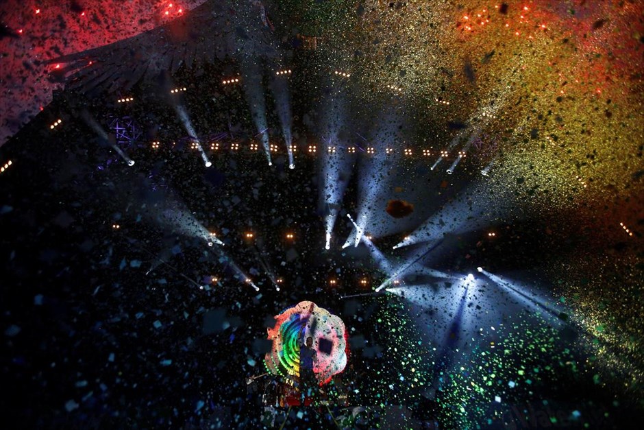 Φεστιβάλ του Γκλάνστονμπερι. Οι Coldplay στο Pyramid stage του φεστιβάλ του Γκλάστονμπερι.