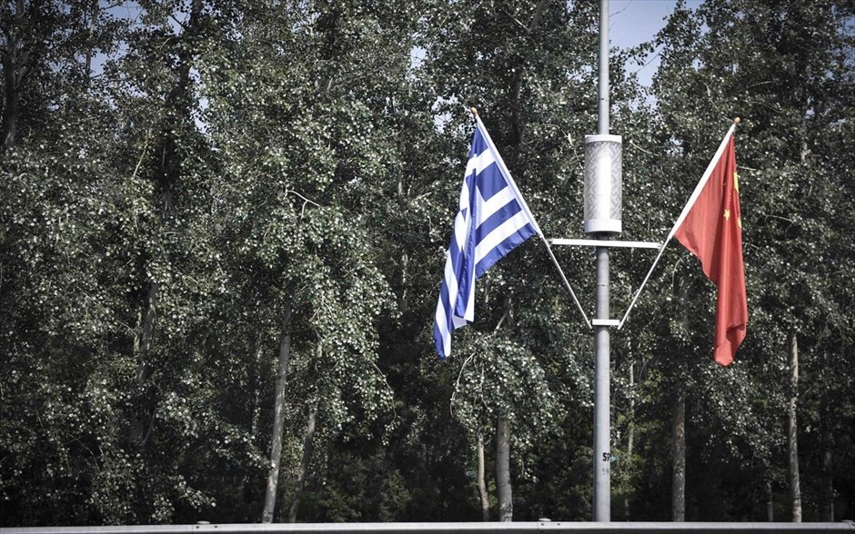 Επίσκεψη Τσίπρα στην Κίνα - σημαίες - Κίνα - Ελλάδα. 