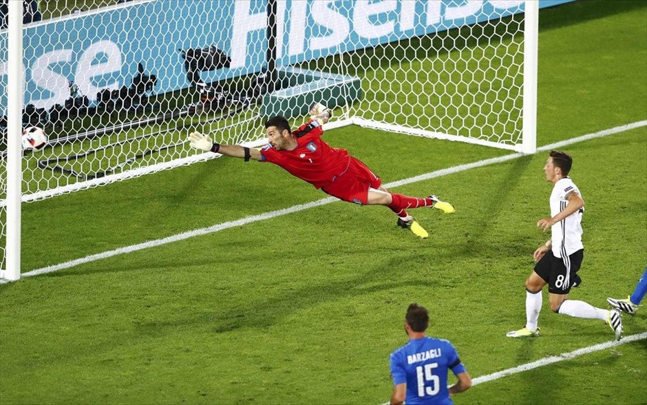 Γερμανία - Ιταλία. Ο Οζίλ κάνει το 1 - 0 για την Γερμανία στο 65