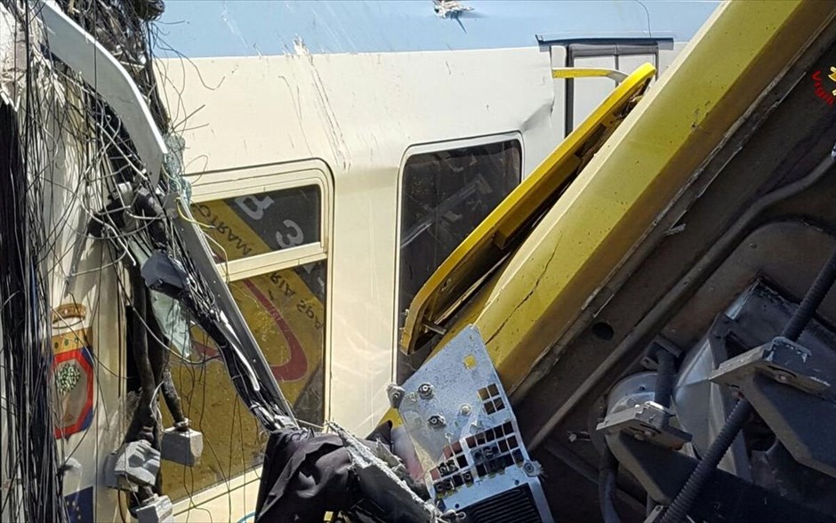 Σύγκρουση τρένων στη νότια Ιταλία. 