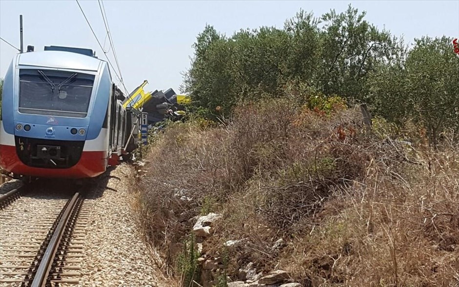Σύγκρουση τρένων στη νότια Ιταλία. 