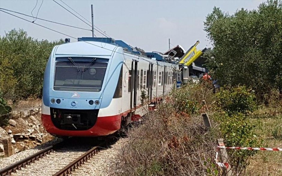 Σύγκρουση τρένων στη νότια Ιταλία. 