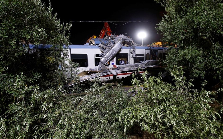 Σύγκρουση τρένων στη νότια Ιταλία. 