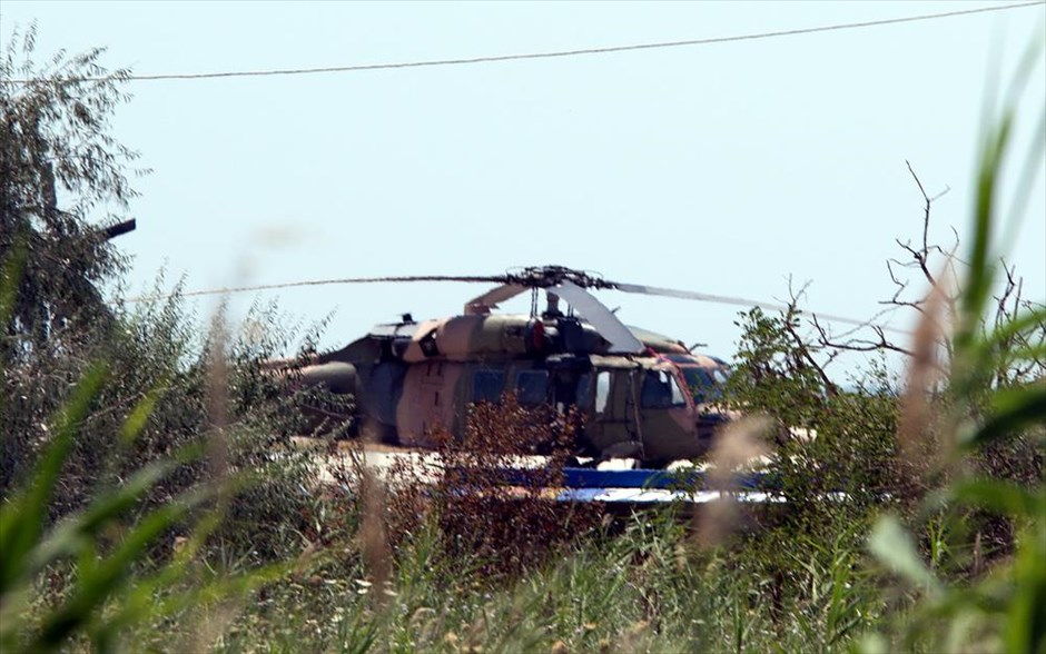 Τουρκικό στρατιωτικό ελικόπτερο -  Αλεξανδρούπολη. Τουρκικό ελικόπτερο προσγειώθηκε στο αεροδρόμιο της Αλεξανδρούπολης «Δημόκριτος», προερχόμενο από την Κωνσταντινούπολη. Πολιτικό άσυλο ζητούν οι επιβαίνοντες