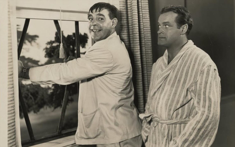 «My favorite brunette». «My favorite brunette»: Από το 1947 έρχεται η ασπρόμαυρη αισθηματική κωμωδία μυστηρίου του Έλιοτ Νάτζεντ, με τους Μπομπ Χόουπ, Ντόροθι Λαμούρ και Πίτερ Λόρε, στην οποία ένας φωτογράφος μωρών, που ονειρεύεται να γίνει μυστικός ντετέκτιβ, βρίσκεται μπλεγμένος σε μια υπόθεση δολοφονίας, όταν συναντά μια μυστηριώδη γυναίκα.