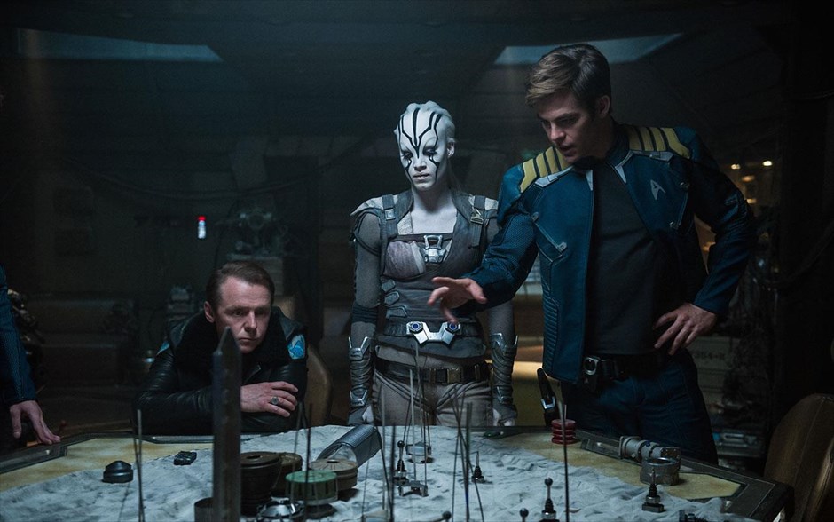 «Star Trek beyond». «Star Trek beyond»: Το νέο τρισδιάστατο κεφάλαιο της σειράς ταινιών «Star Trek», η οποία βασίστηκε στην ομώνυμη αμερικανική τηλεοπτική σειρά επιστημονικής φαντασίας, που εμπνεύστηκε και δημιούργησε ο συγγραφέας Τζιν Ρόντενμπερι το 1966, φέρει την υπογραφή του Τζάστιν Λιν στη σκηνοθεσία και του Τζέι Τζέι Έιμπραμς στην παραγωγή. τΤα μέλη του πληρώματος του διαστημόπλοιου Εντερπράιζ, εξερευνούν τις πιο απόμακρες περιοχές του αχαρτογράφητου διαστήματος κι έρχονται αντιμέτωπα με έναν νέο μυστηριώδη εχθρό, που απειλεί να τα αφανίσει, κάνοντάς τα, ταυτόχρονα, να αμφισβητούν όλα όσα γνωρίζουν.