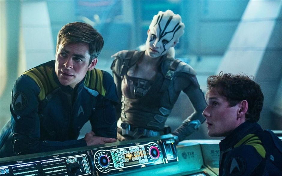 «Star Trek beyond». «Star Trek beyond»: Το νέο τρισδιάστατο κεφάλαιο της σειράς ταινιών «Star Trek», η οποία βασίστηκε στην ομώνυμη αμερικανική τηλεοπτική σειρά επιστημονικής φαντασίας, που εμπνεύστηκε και δημιούργησε ο συγγραφέας Τζιν Ρόντενμπερι το 1966, φέρει την υπογραφή του Τζάστιν Λιν στη σκηνοθεσία και του Τζέι Τζέι Έιμπραμς στην παραγωγή. τΤα μέλη του πληρώματος του διαστημόπλοιου Εντερπράιζ, εξερευνούν τις πιο απόμακρες περιοχές του αχαρτογράφητου διαστήματος κι έρχονται αντιμέτωπα με έναν νέο μυστηριώδη εχθρό, που απειλεί να τα αφανίσει, κάνοντάς τα, ταυτόχρονα, να αμφισβητούν όλα όσα γνωρίζουν.