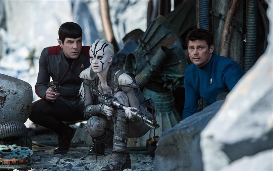 «Star Trek beyond». «Star Trek beyond»: Το νέο τρισδιάστατο κεφάλαιο της σειράς ταινιών «Star Trek», η οποία βασίστηκε στην ομώνυμη αμερικανική τηλεοπτική σειρά επιστημονικής φαντασίας, που εμπνεύστηκε και δημιούργησε ο συγγραφέας Τζιν Ρόντενμπερι το 1966, φέρει την υπογραφή του Τζάστιν Λιν στη σκηνοθεσία και του Τζέι Τζέι Έιμπραμς στην παραγωγή. τΤα μέλη του πληρώματος του διαστημόπλοιου Εντερπράιζ, εξερευνούν τις πιο απόμακρες περιοχές του αχαρτογράφητου διαστήματος κι έρχονται αντιμέτωπα με έναν νέο μυστηριώδη εχθρό, που απειλεί να τα αφανίσει, κάνοντάς τα, ταυτόχρονα, να αμφισβητούν όλα όσα γνωρίζουν.