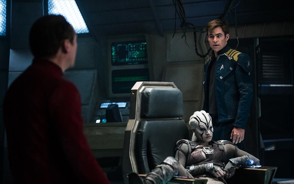 «Star Trek beyond». «Star Trek beyond»: Το νέο τρισδιάστατο κεφάλαιο της σειράς ταινιών «Star Trek», η οποία βασίστηκε στην ομώνυμη αμερικανική τηλεοπτική σειρά επιστημονικής φαντασίας, που εμπνεύστηκε και δημιούργησε ο συγγραφέας Τζιν Ρόντενμπερι το 1966, φέρει την υπογραφή του Τζάστιν Λιν στη σκηνοθεσία και του Τζέι Τζέι Έιμπραμς στην παραγωγή. τΤα μέλη του πληρώματος του διαστημόπλοιου Εντερπράιζ, εξερευνούν τις πιο απόμακρες περιοχές του αχαρτογράφητου διαστήματος κι έρχονται αντιμέτωπα με έναν νέο μυστηριώδη εχθρό, που απειλεί να τα αφανίσει, κάνοντάς τα, ταυτόχρονα, να αμφισβητούν όλα όσα γνωρίζουν.