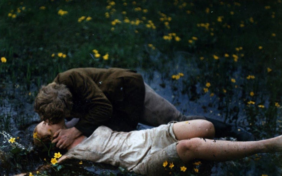 «Το δάσος με τις σημύδες». «Το δάσος με τις σημύδες»: Σε σκηνοθεσία του Πολωνού δημιουργού Αντρέι Βάιντα, το δράμα του 1970 - με τους Ντάνιελ Ολμπρίνσκι, Όλγκιερντ Λουκάσεβιτζ και Εμίλια Κράκοβσκ - εκτυλίσσεται στις αρχές του 20ού αιώνα, στο σπίτι ενός δασολόγου, που ο  θάνατος της συζύγου του τον έχει βυθίσει σε κατάθλιψη. Η επίσκεψη του αδερφού του, ο οποίος είναι άρρωστος και, ξέροντας  ότι σύντομα θα πεθάνει, θέλει να γευθεί τη ζωή του στο έπακρον, προκαλεί ανάμεσα στους δύο άνδρες μια υποσυνείδητη συναισθηματική αντιπαλότητα.