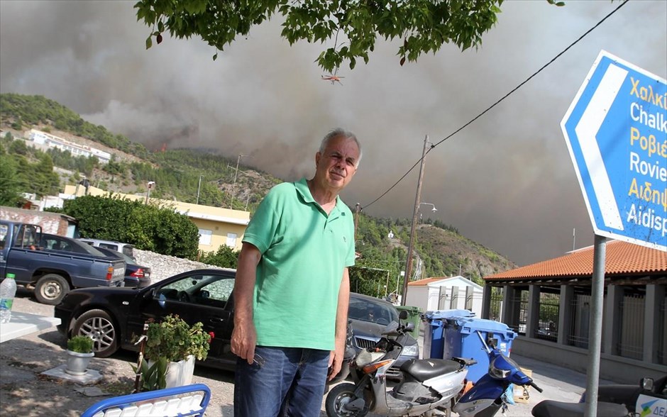 Βαγγέλης Αποστόλου - Πυρκαγιά στη βόρεια Εύβοια . «Η οικολογική καταστροφή είναι τεράστια, αλλά ευτυχώς δεν είχαμε θύματα» ανέφερε το πρωί ο υπουργός Αγροτικής Ανάπτυξης Βαγγέλης Αποστόλου, ο οποίος μετέβη στην περιοχή.