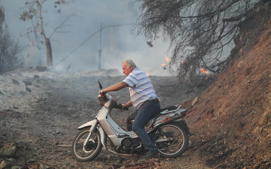 Πυρκαγιά στη βόρεια Εύβοια - Λίμνη. 