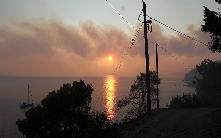 Πυρκαγιά στη βόρεια Εύβοια - Λίμνη. 