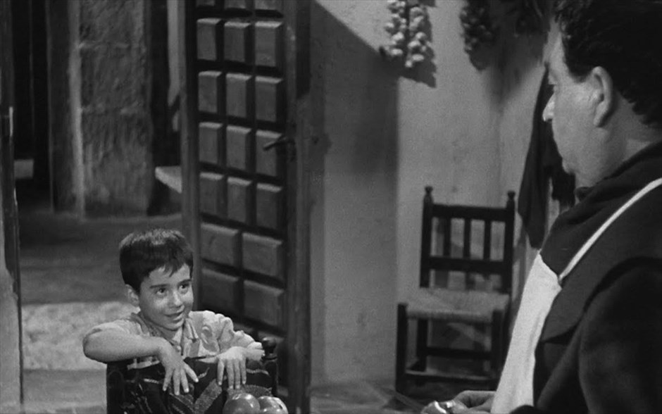 «Το θαύμα του Μαρσελίνο». «Το θαύμα του Μαρσελίνο»: Το βραβευμένο ασπρόμαυρο δράμα του 1955, σκηνοθετημένο από τον Λαντισλάο Βάιντα, αποτελεί κινηματογραφική μεταφορά της νουβέλας «Μαρσελίνο» του Χοσέ Μαρία Σάντσεζ Σίλβα, που γράφτηκε το 1952 και χάρισε παγκόσμια φήμη στον παιδικό συγγραφέα. Με τους Ραφαέλ Ριβέγιες, Αντόνιο Βίκο, Χουάν Κάλβο και Χοσέ Μάρκο Νταβό, η ταινία αφηγείται την ιστορία ενός ορφανού αγοριού, το οποίο μεγαλώνει με πολλή αγάπη σε ένα μοναστήρι. Μια μέρα μπαίνει σε μια - απαγορευμένη για αυτόν - &nbsp;σοφίτα και βρίσκει μια ξύλινη φιγούρα του Ιησού. Μοιράζεται μαζί της το φαγητό του και εύχεται να δει τη μαμά του. Και τότε, γίνεται ένα θαύμα…
