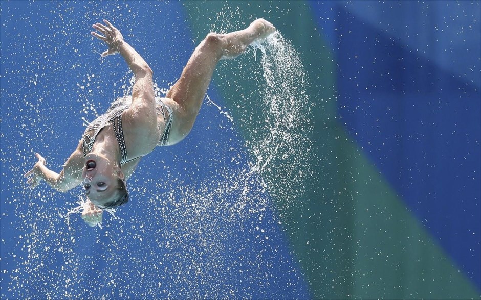 Στιγμιότυπα από τη δεύτερη εβδομάδα των Ολυμπιακών Αγώνων- συγχρονισμένη κολύμβηση. Στιγμιότυπο από την εμφάνιση της ομάδας της Ρωσίας στο αγώνισμα της συγχρονισμένης κολύμβησης (ομαδικό γυναικών, τεχνική). 