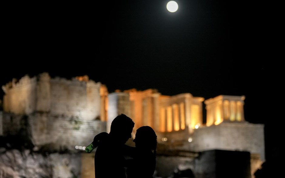 Αυγουστιάτικη πανσέληνος . Στιγμιότυπο από τις εκδηλώσεις για την αυγουστιάτικη Πανσέληνο στην Ακρόπολη.&nbsp;