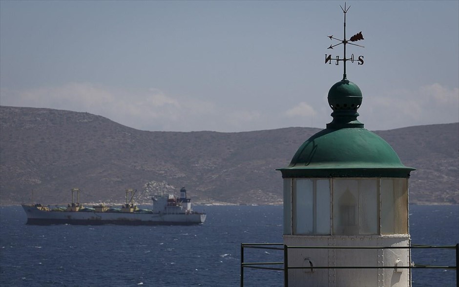 Παγκόσμια ημέρα φάρων. Παγκόσμια ημέρα φάρων είναι η 21η Αυγούστου. Στη φωτογραφία είναι ο φάρος στο Βρυσάκι Λαυρίου ο οποίος πρωτολειτούργησε το 1892.